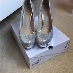 Silver pumps
